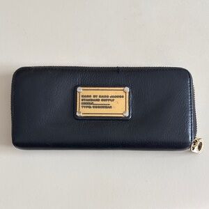 Marc Jacob zippered wallet